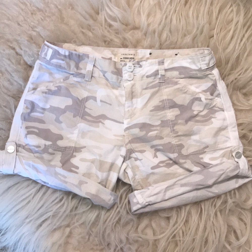 Sanctuary camo shorts- like new! 26